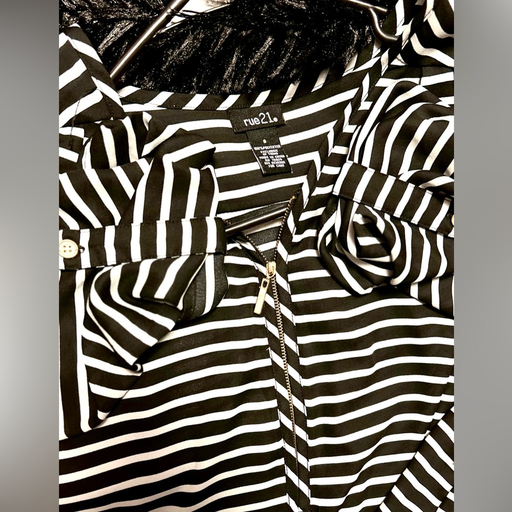 Rue 21 Half Zipper Blouse